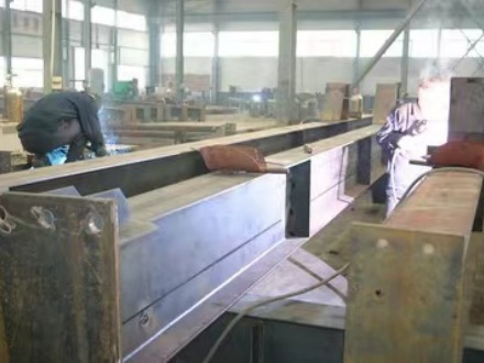 鋼結(jié)構生產(chǎn)車間